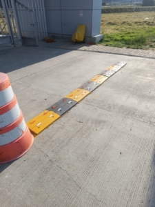 Reductor de velocidad tráfico mixto con reflectivos x metro