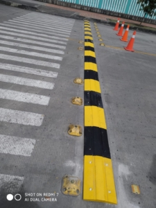 Reductor de tráfico mixto con chazos x metro