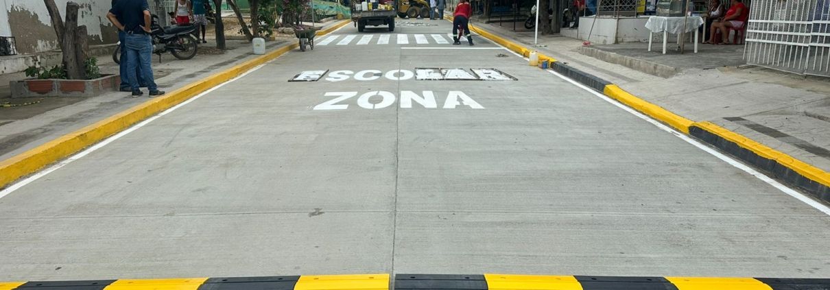 Reductor de velocidad en zona escolar