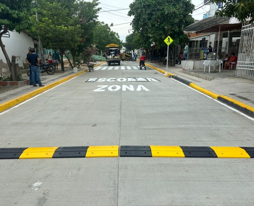 Reductor de velocidad en zona escolar